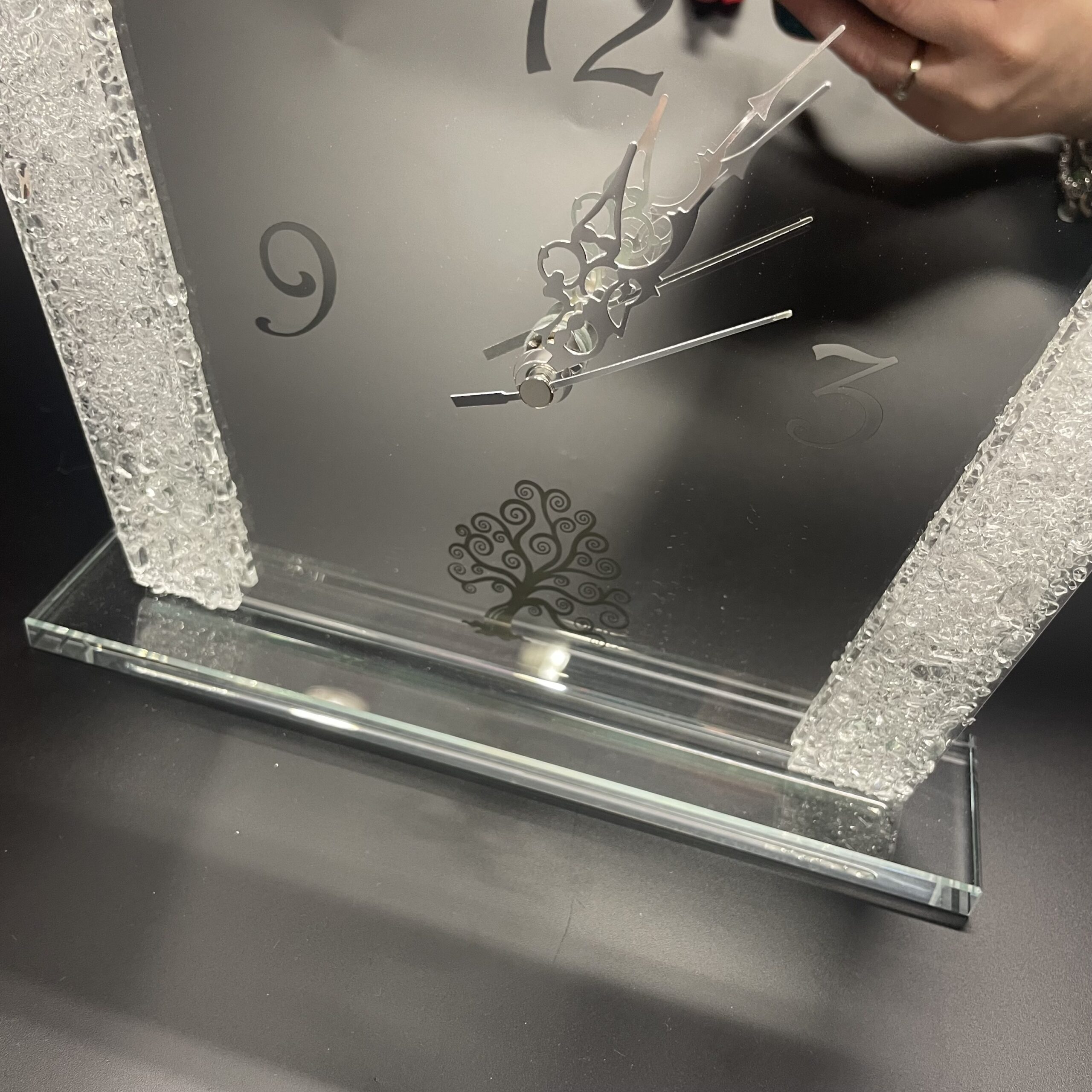 OROLOGIO DA TAVOLO IN VETRO - immagine 2